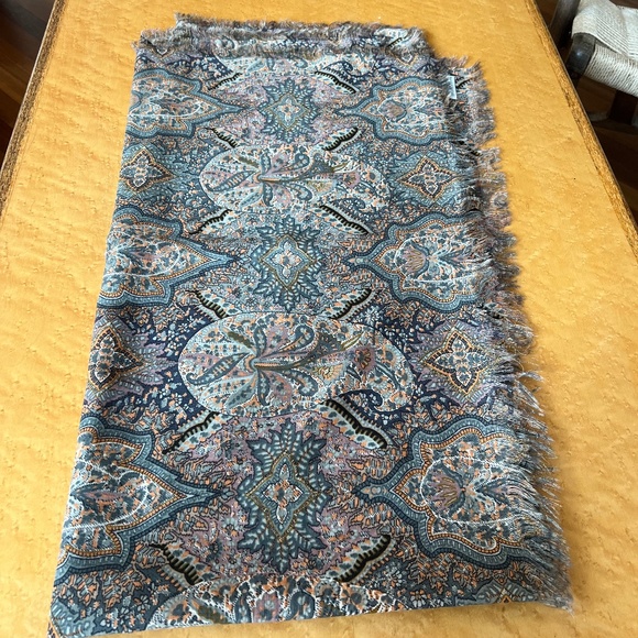 Liberty of London Shawl - Picture 1 of 3